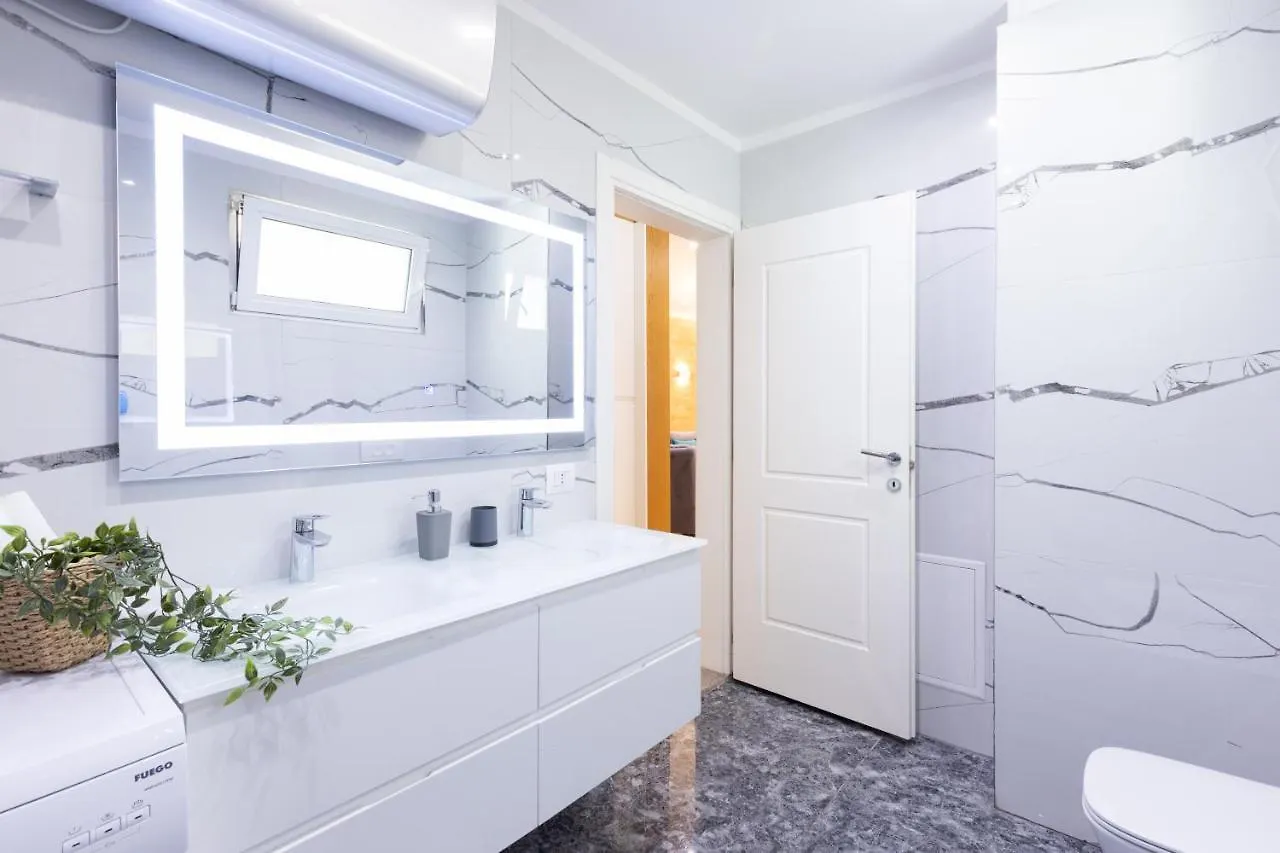 Exclusive 2 Bedrooms Apartment Tirana 0*,  Albanien